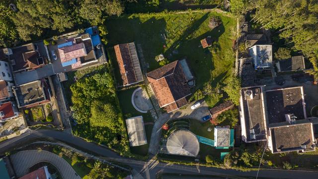 01 drone view top e - Heritage Resort with 7 Rooms in Yercaud