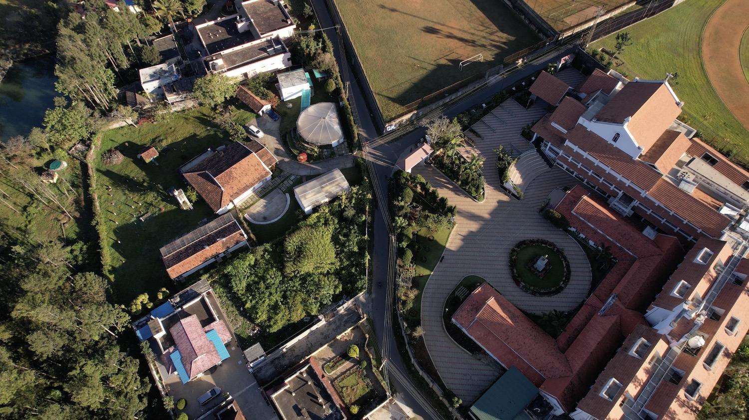 04 drone view with surooundings - Heritage Resort with 7 Rooms in Yercaud